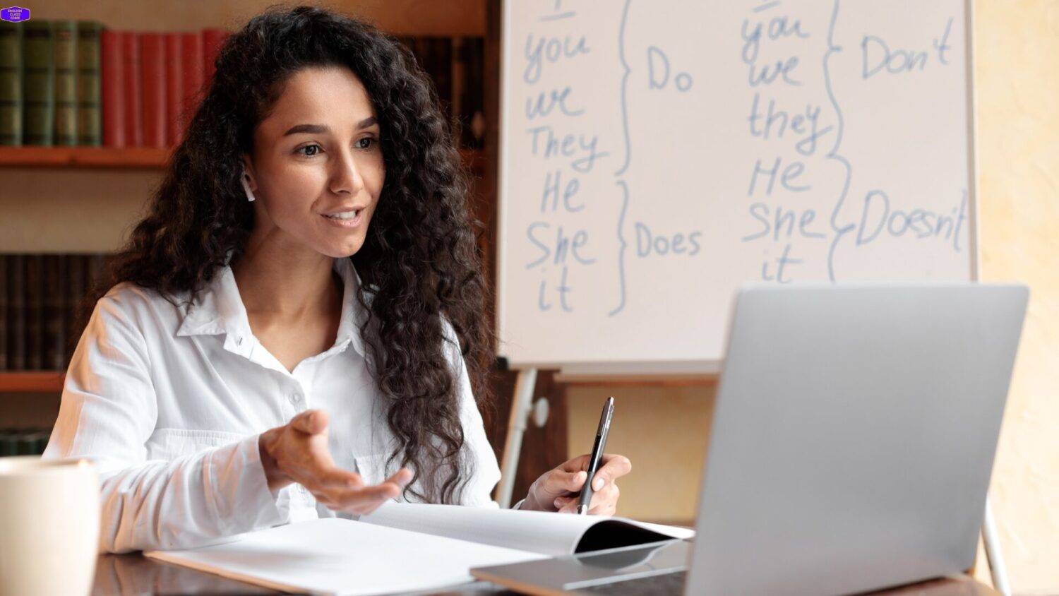 Engaging English teacher conducting a night class session via laptop, symbolizing accessible and convenient language learning opportunities for professionals with evening availability at English Class CDMX.